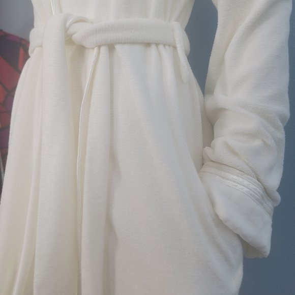๐ La Perla Joelle crisp white terrycloth long robe size Medium ๐ - Picture 3 of 11